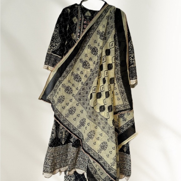 Sari Pantsuit - Picture 2 of 13